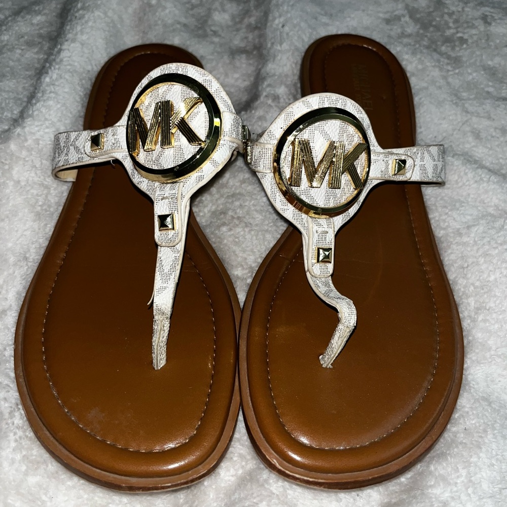 Michael Kors Flip flop sandal size 8 white and gold